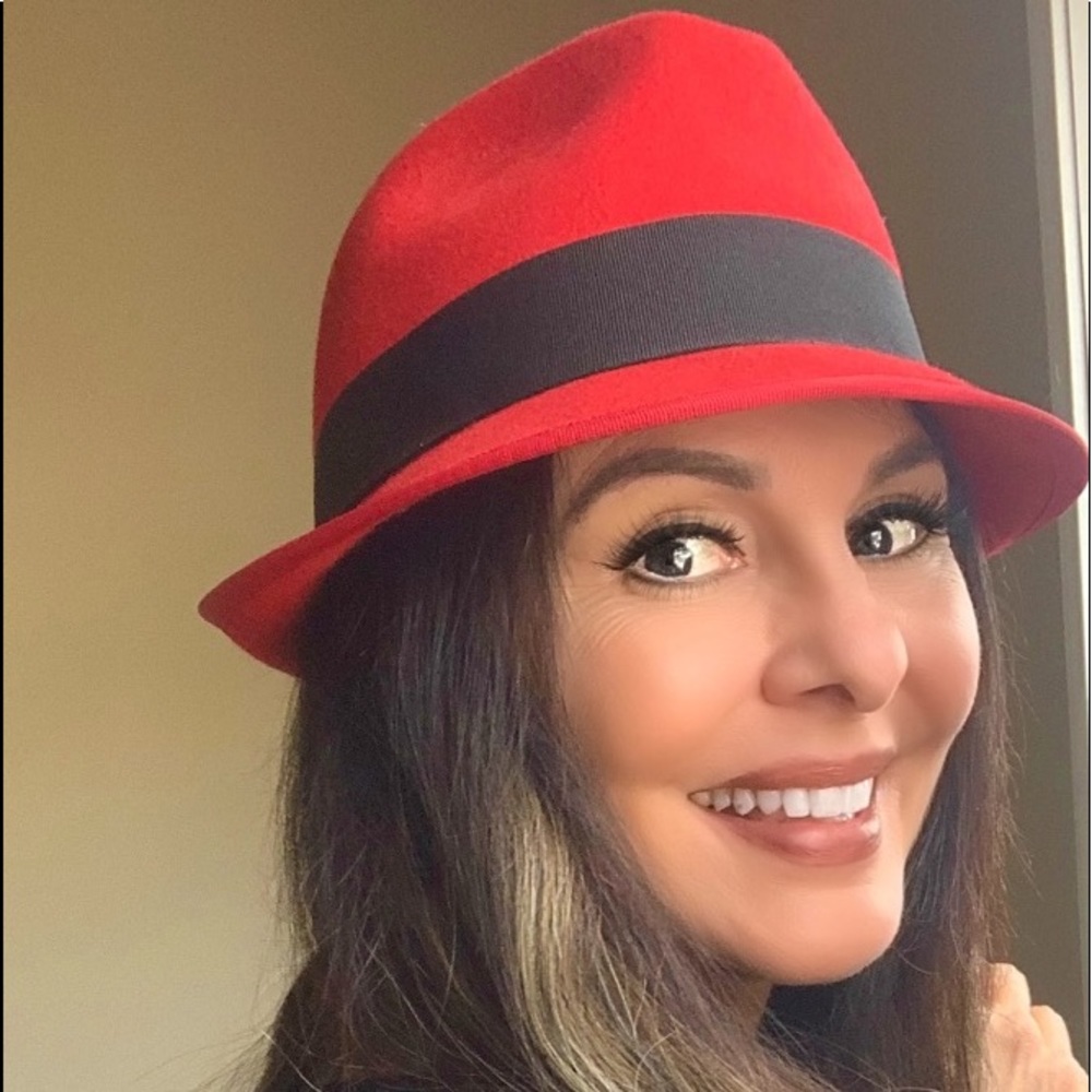 Women’s adorable wool red hat